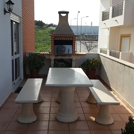 Δωμάτια σε οικογενειακή κατοικία Edificio Parque Do Moinho, *