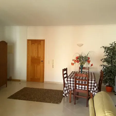 Δωμάτια σε οικογενειακή κατοικία Edificio Parque Do Moinho, *